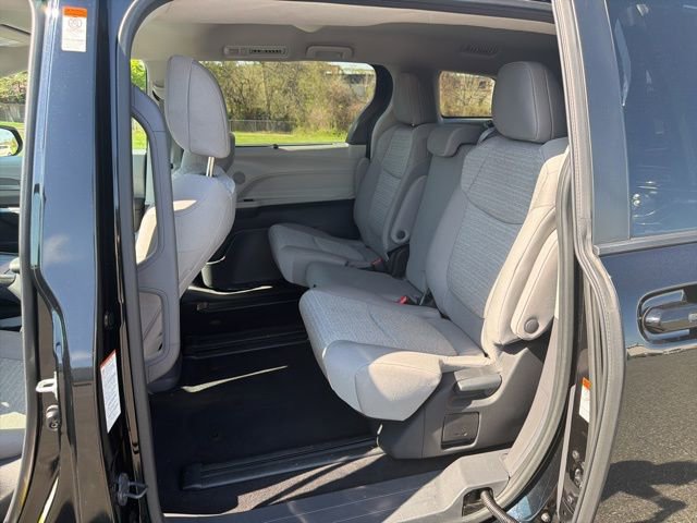 Used 2023 Toyota Sienna LE AWD/4WD image 14