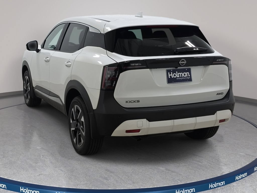 Used 2025 Nissan Kicks SV AWD/4WD image 7