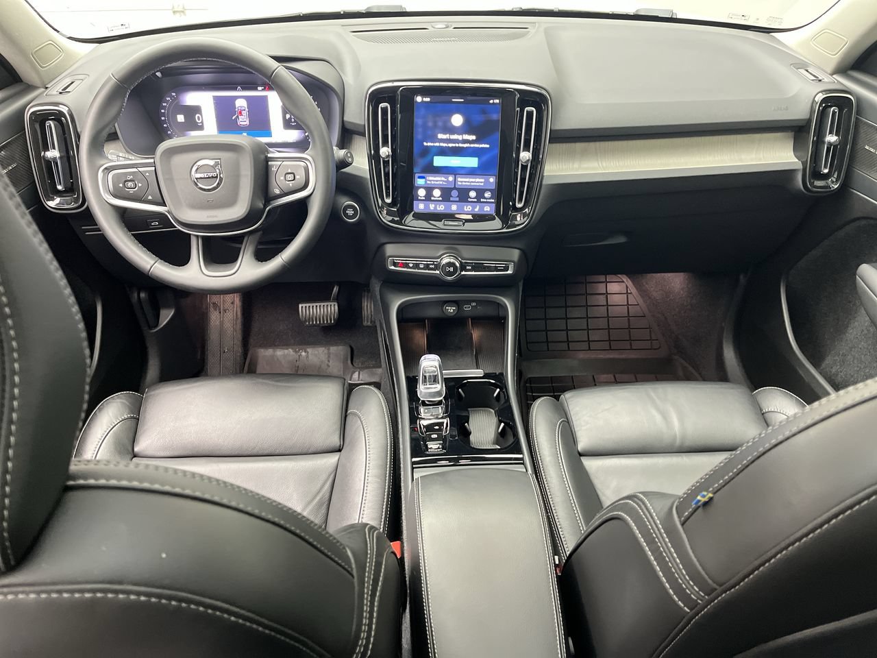 Used 2023 Volvo XC40 B5 Ultimate w/ Protection Package Premier AWD/4WD image 4