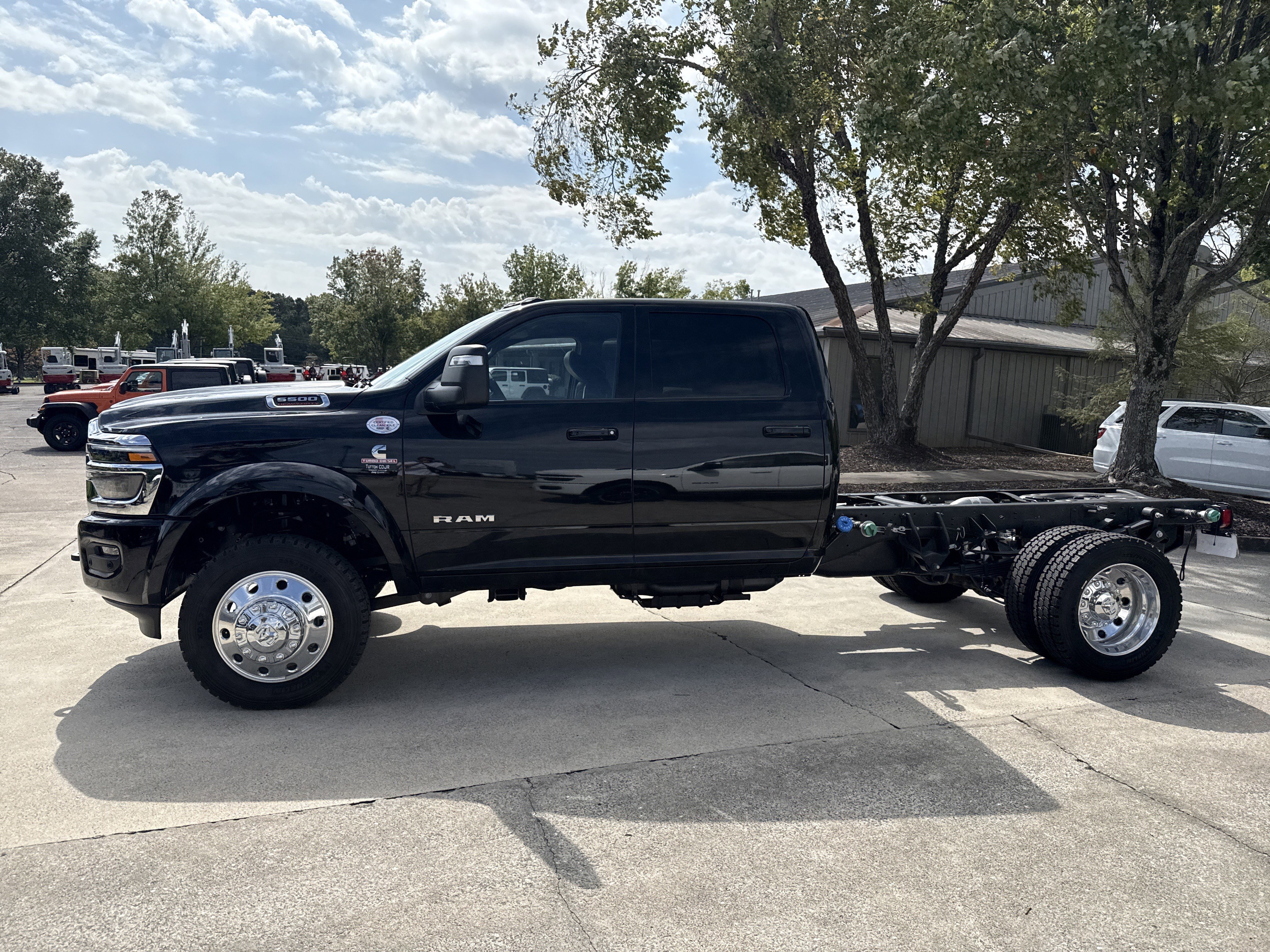 New 2026 RAM 5500 4x4 Crew Cab image 4