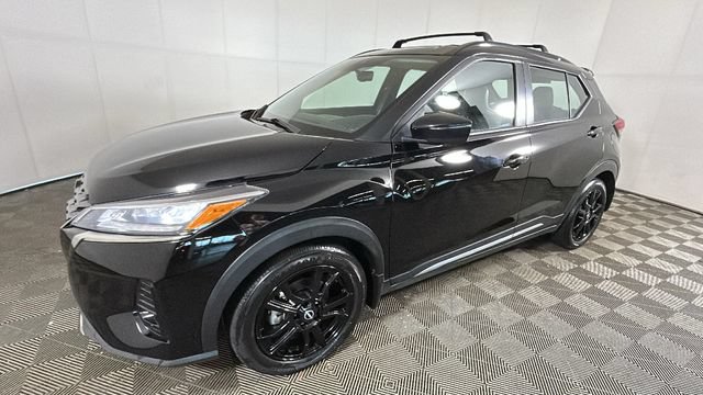 Used 2024 Nissan Kicks SR w/ SR Premium Package FWD image 6