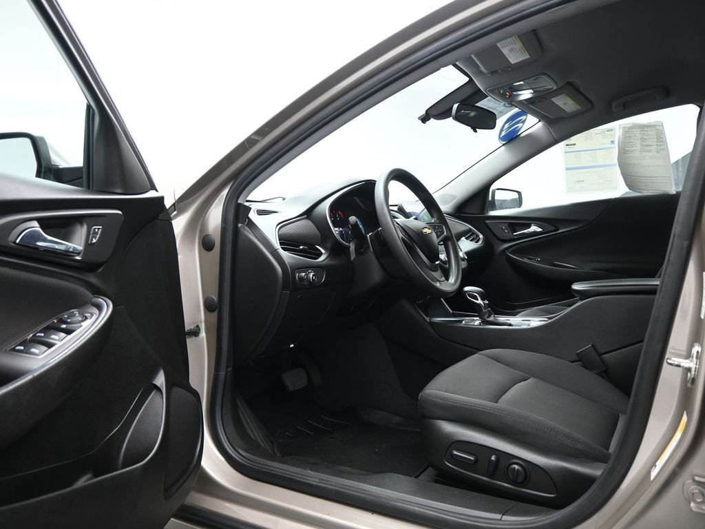 Used 2022 Chevrolet Malibu LT image 9