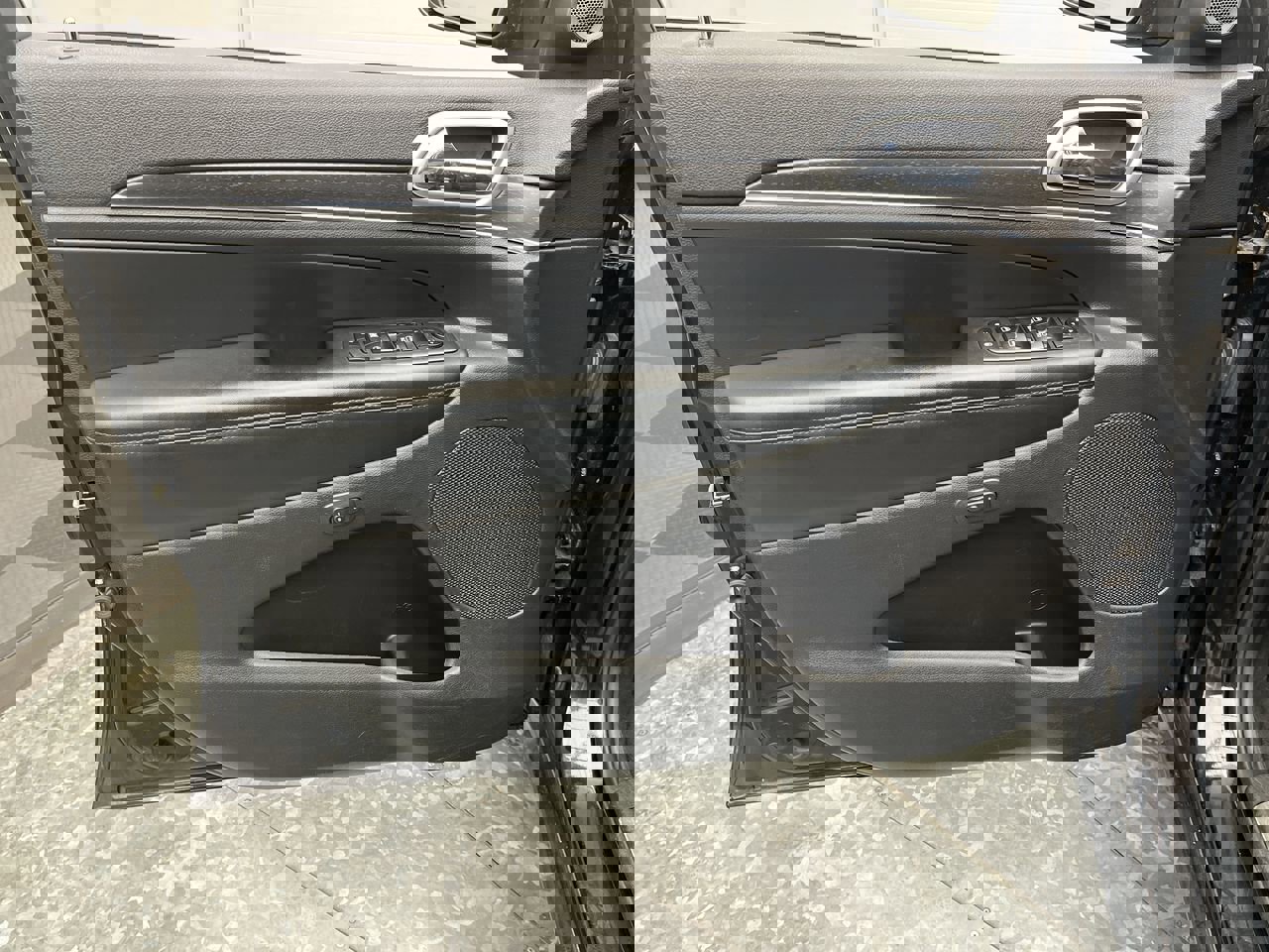 Used 2018 Jeep Grand Cherokee Limited image 8