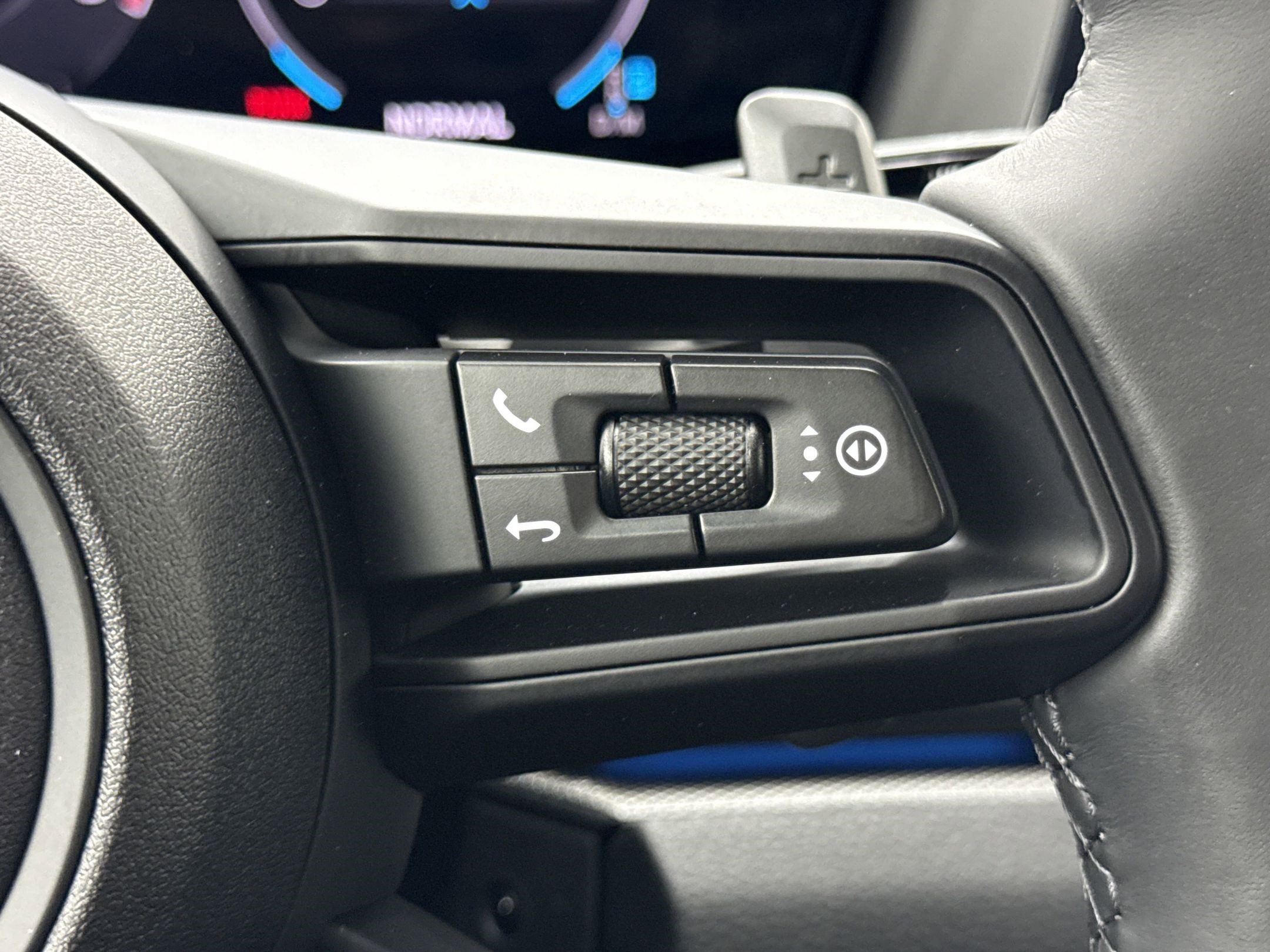 New 2025 Porsche Panamera 4 image 24