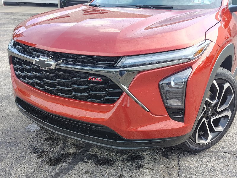 Certified 2024 Chevrolet Trax RS w/ Driver Confidence Package FWD image 2