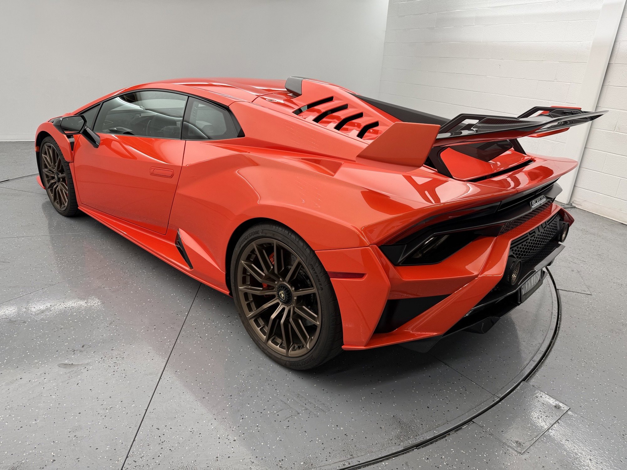 Used 2024 Lamborghini Huracan STO image 3