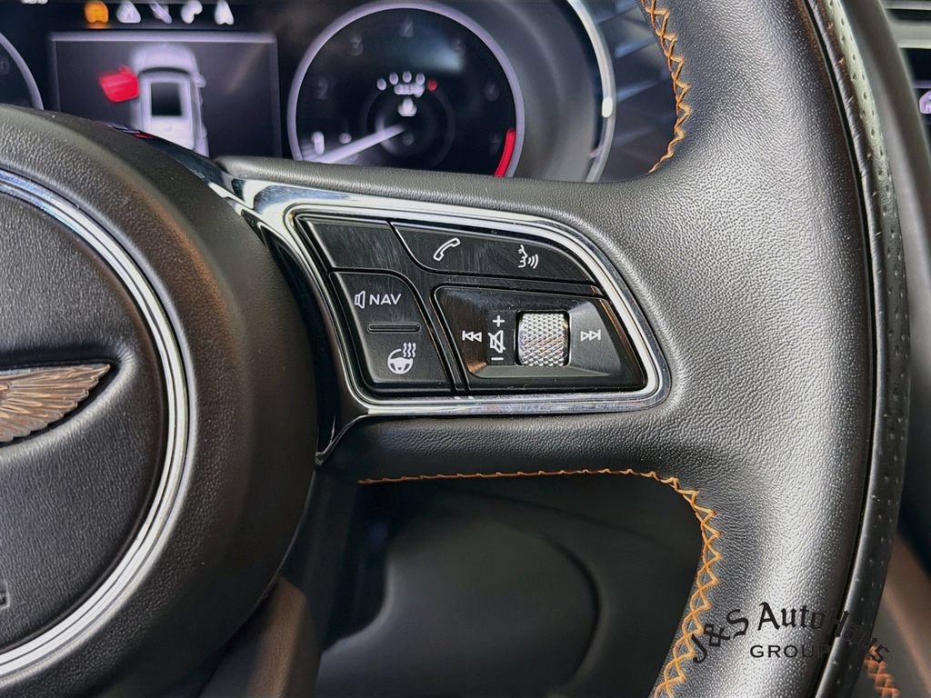 Used 2022 Bentley Bentayga AWD/4WD image 14
