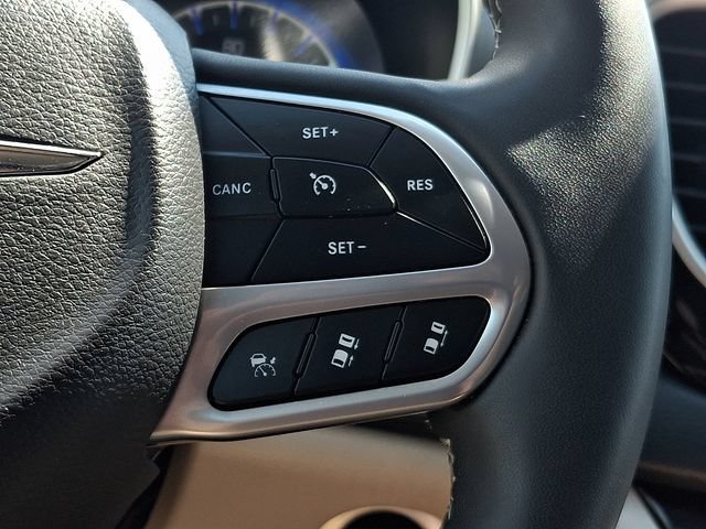 Certified 2023 Chrysler Pacifica Touring-L FWD image 21