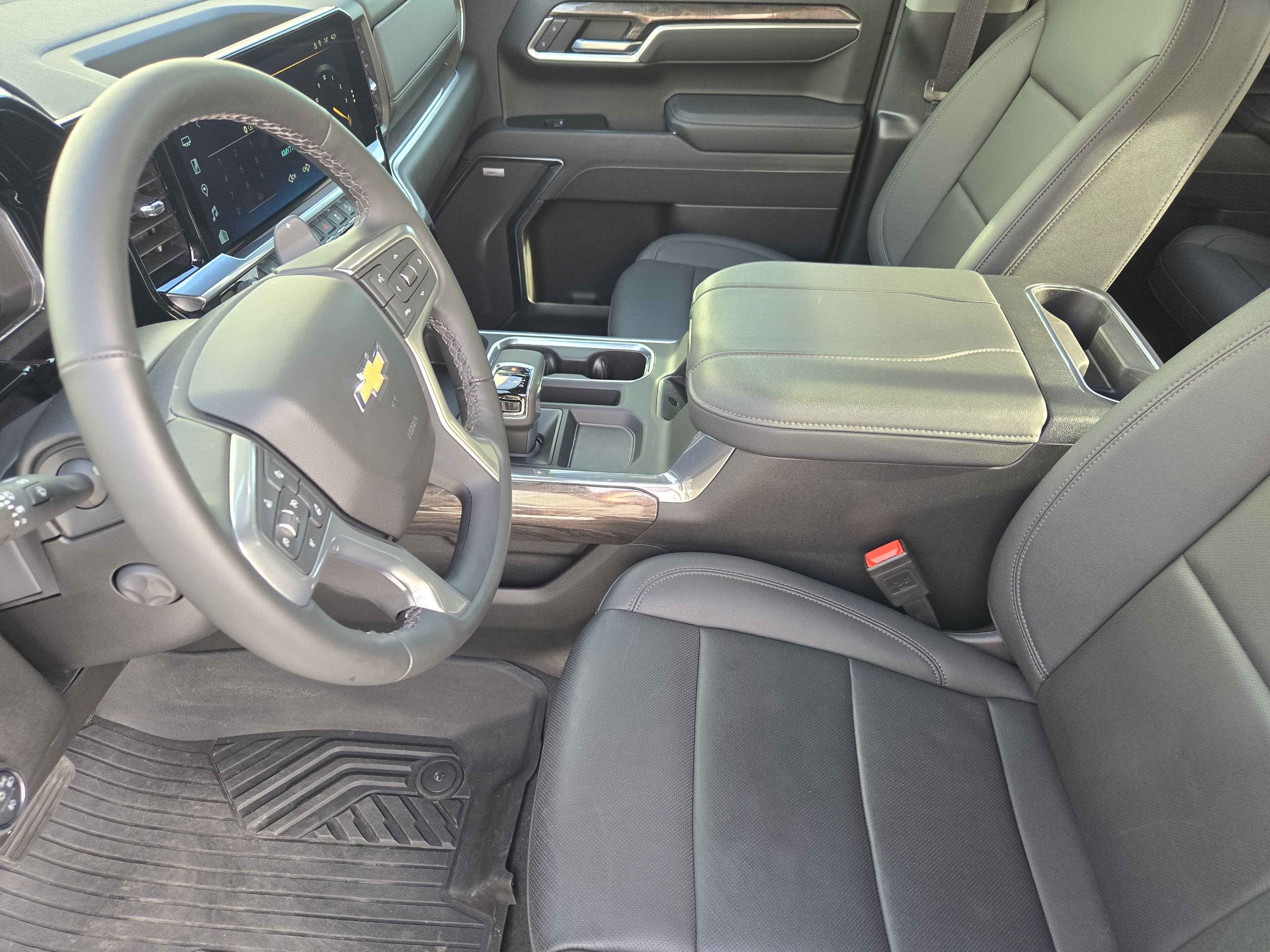 Used 2025 Chevrolet Silverado 1500 LTZ w/ LTZ Premium Package image 16