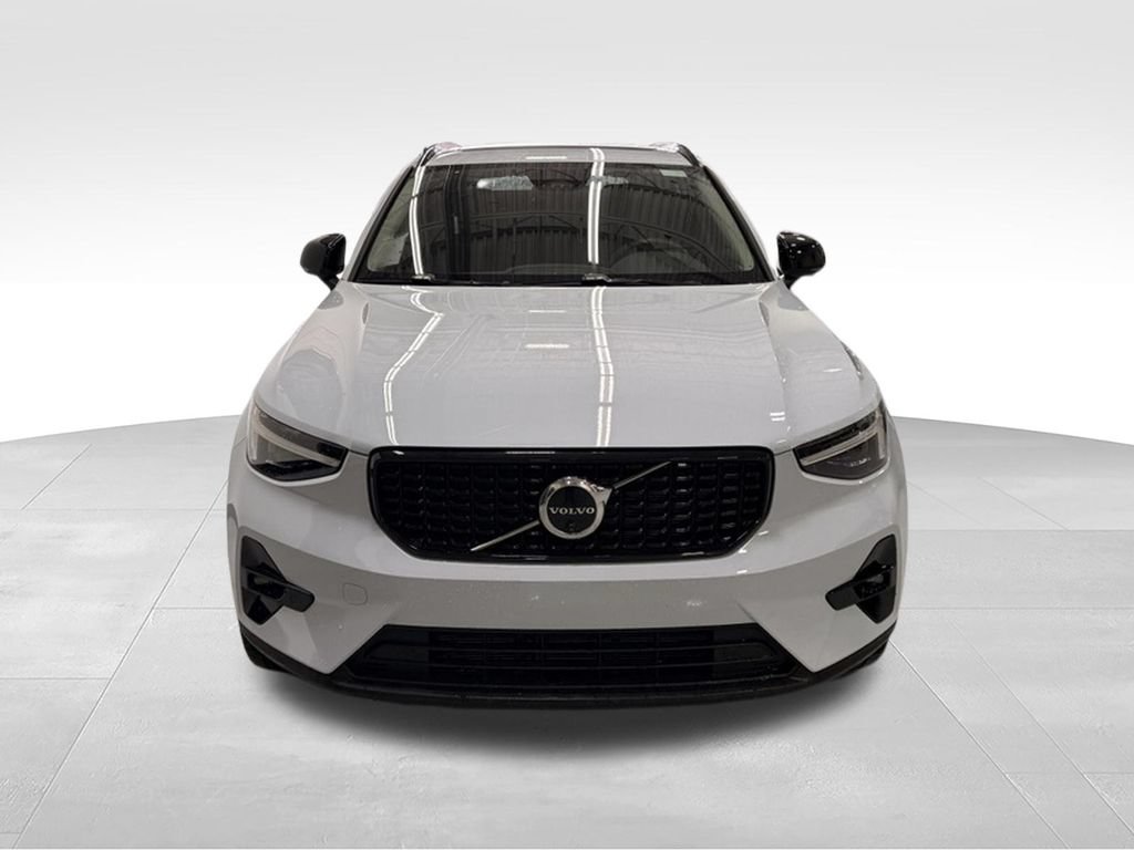 Used 2026 Volvo XC40 B5 Plus AWD/4WD image 8