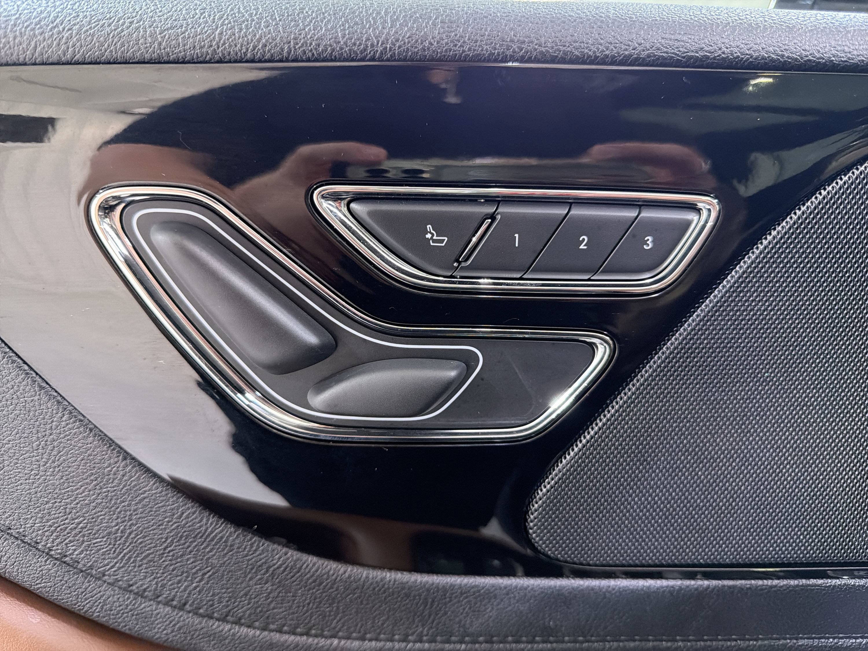 Used 2023 Lincoln Aviator Reserve w/ Equipment Group 201A RWD image 11