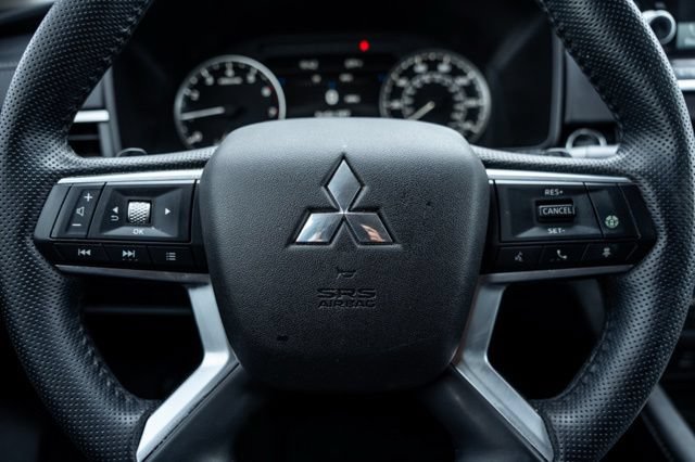 Used 2024 Mitsubishi Outlander SE AWD/4WD image 16