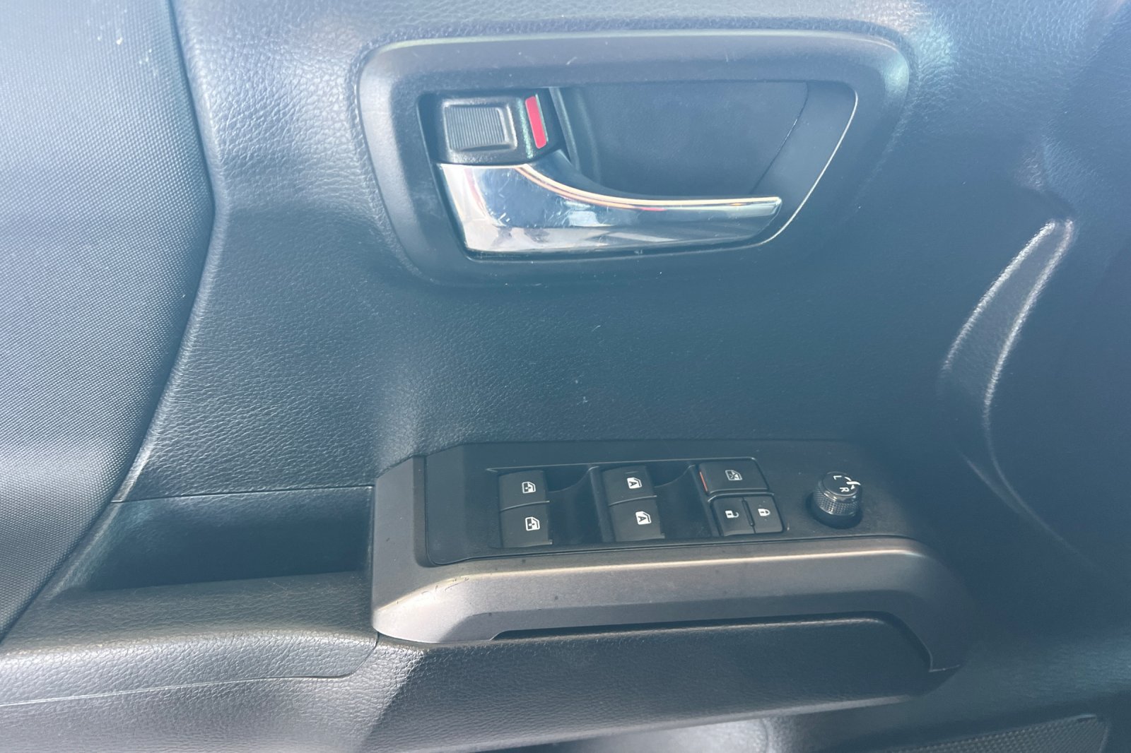 Used 2021 Toyota Tacoma TRD Sport AWD/4WD image 8