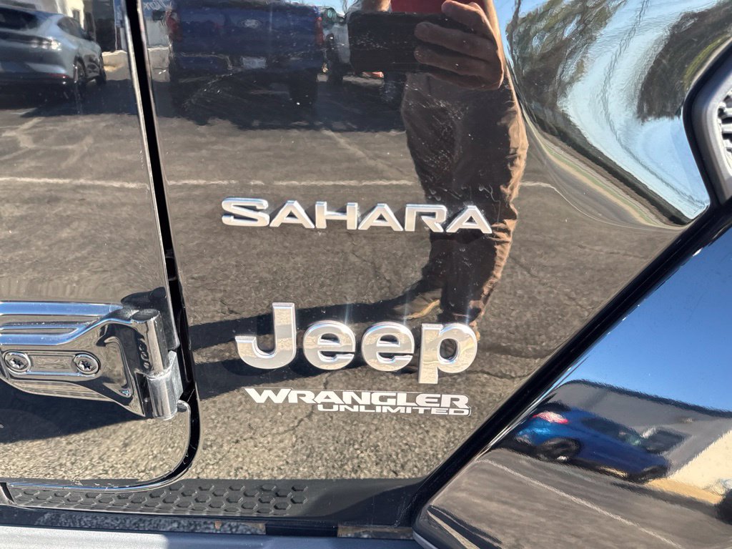 Used 2019 Jeep Wrangler Unlimited Sahara w/ Uconnect 4C Nav & Sound Group AWD/4WD image 38