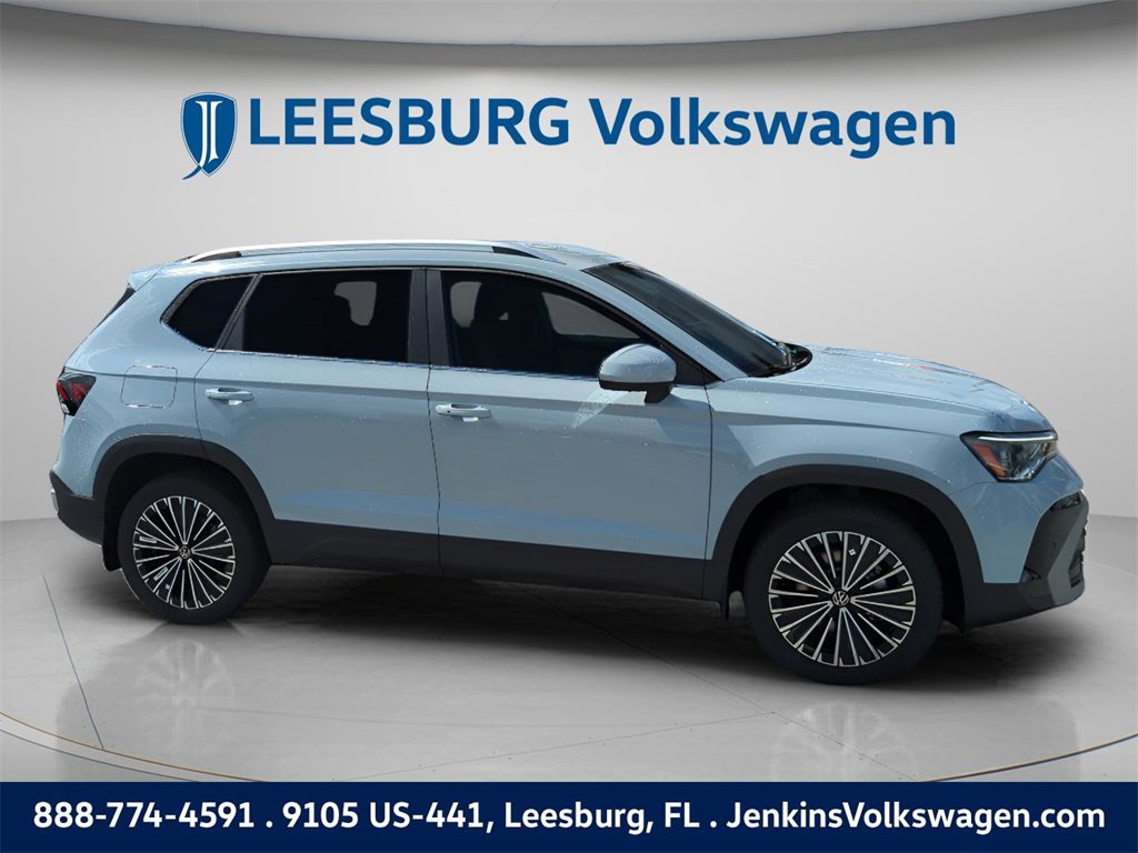 New 2026 Volkswagen Taos SE image 2