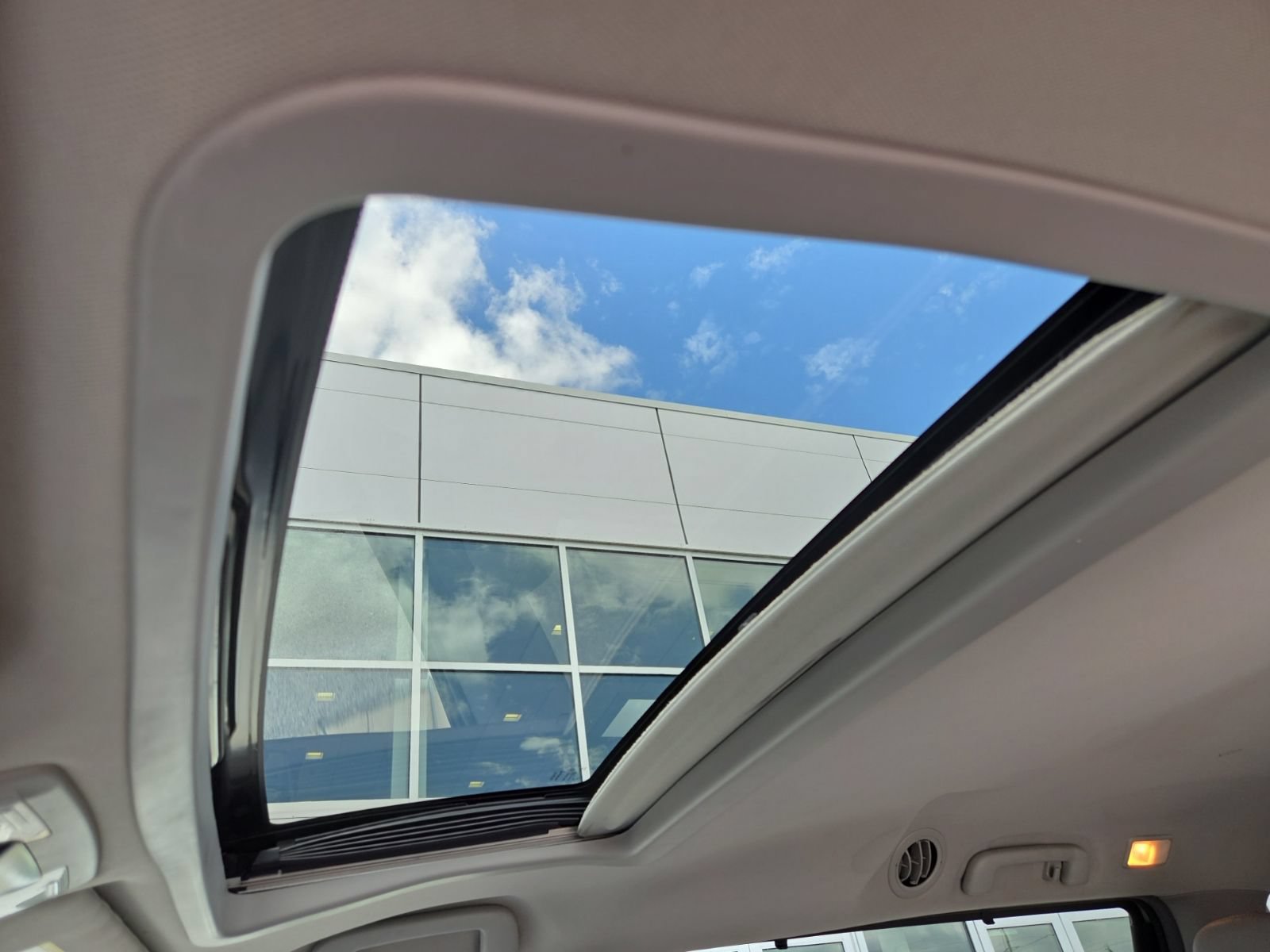 Used 2017 Toyota Sienna XLE FWD image 20