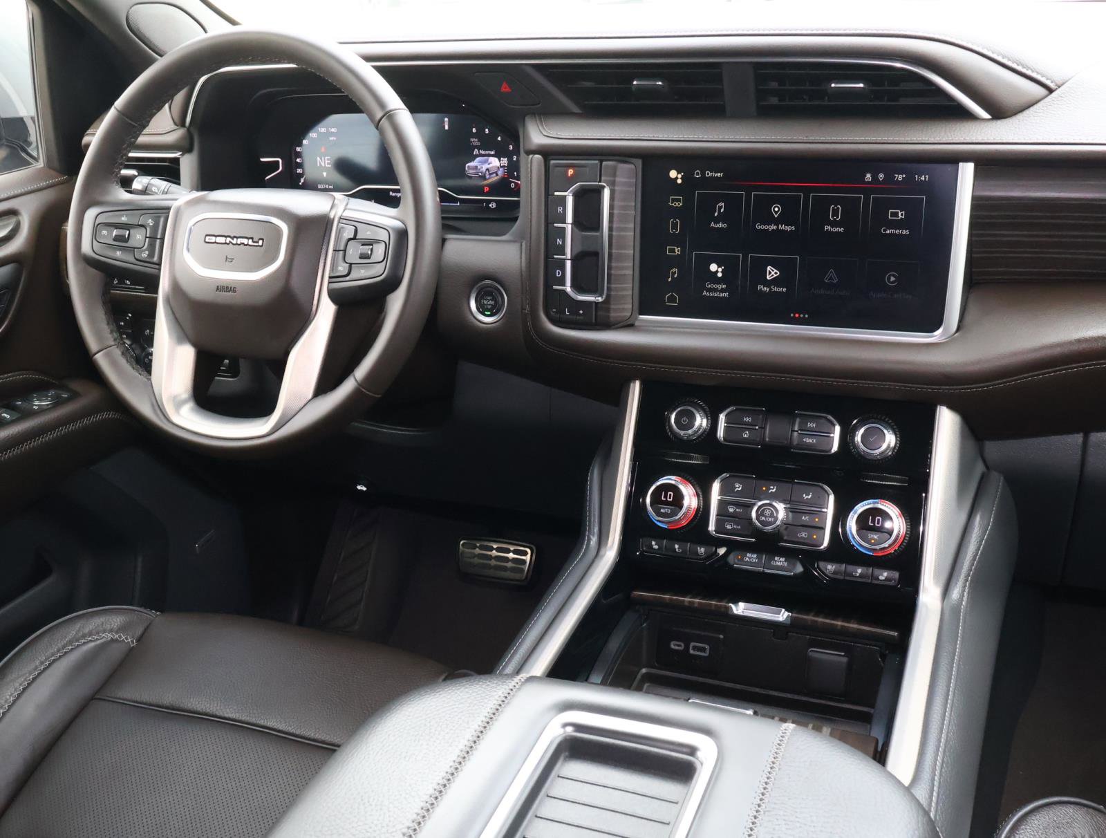 Used 2024 GMC Yukon XL Denali w/ Max Trailering Package image 11