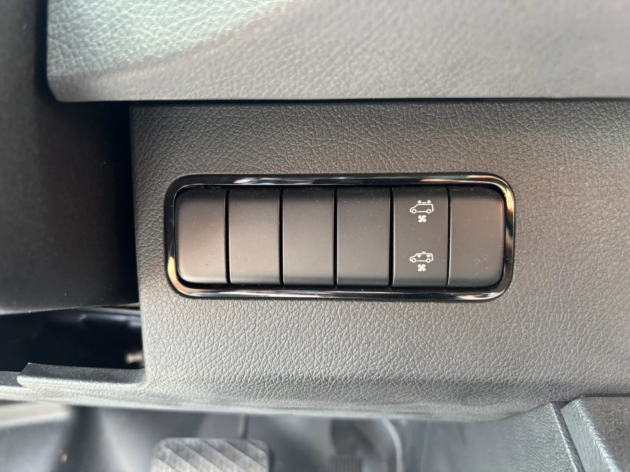 Used 2020 Mercedes-Benz Sprinter 2500 image 19