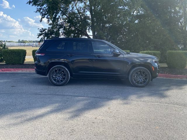 Used 2023 Jeep Grand Cherokee Summit w/ Advanced Protech Group IV AWD/4WD image 3