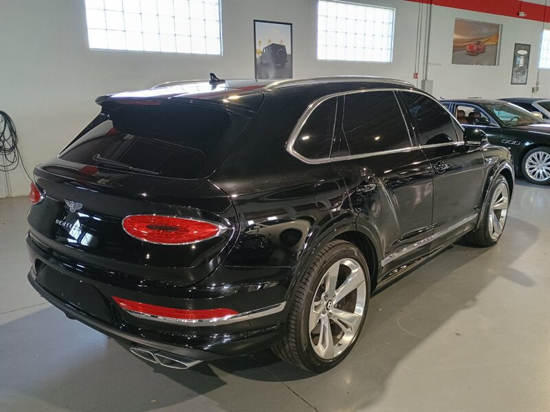 Used 2023 Bentley Bentayga AWD/4WD image 5