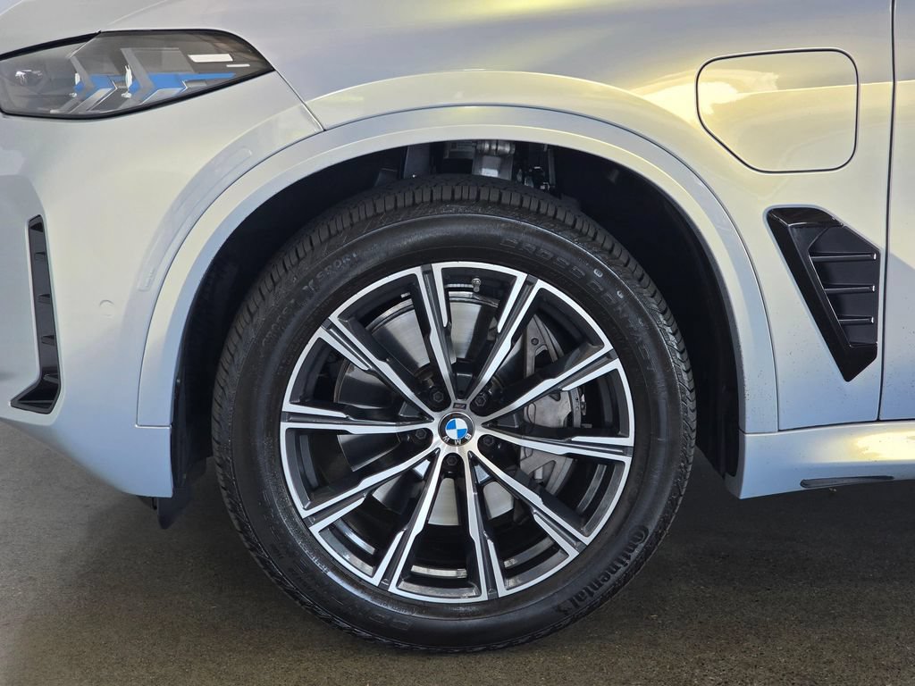 Used 2026 BMW X5 xDrive50e w/ M Sport Package AWD/4WD image 8