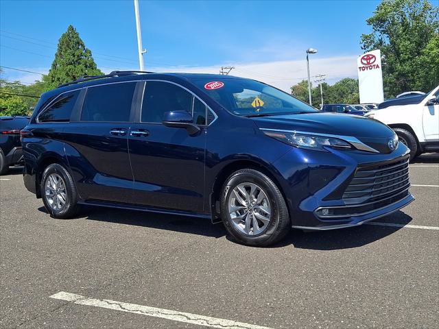 Certified 2025 Toyota Sienna XLE FWD image 1