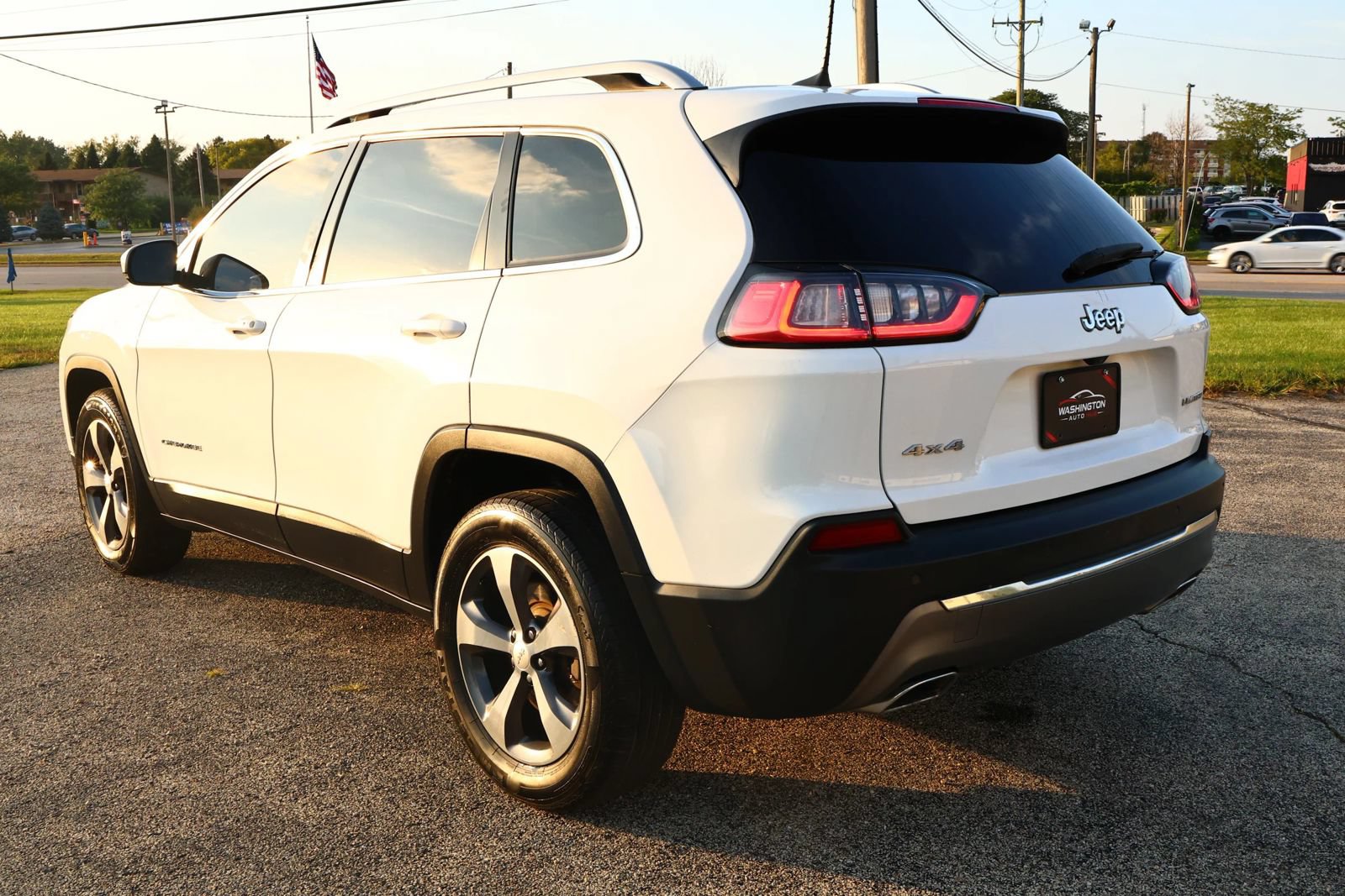Used 2019 Jeep Cherokee Limited AWD/4WD image 7