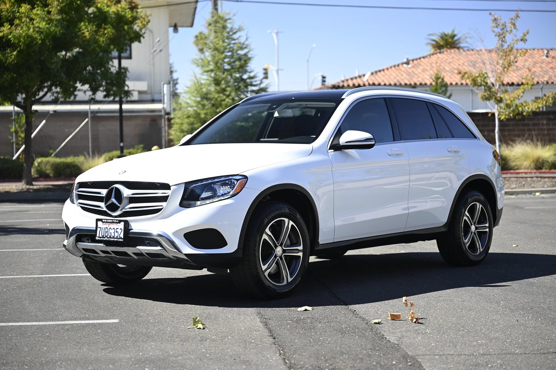Used 2017 Mercedes-Benz GLC 300 4MATIC image 3