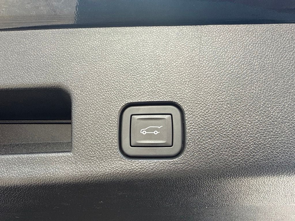 Used 2026 Chevrolet Traverse RS AWD/4WD image 11