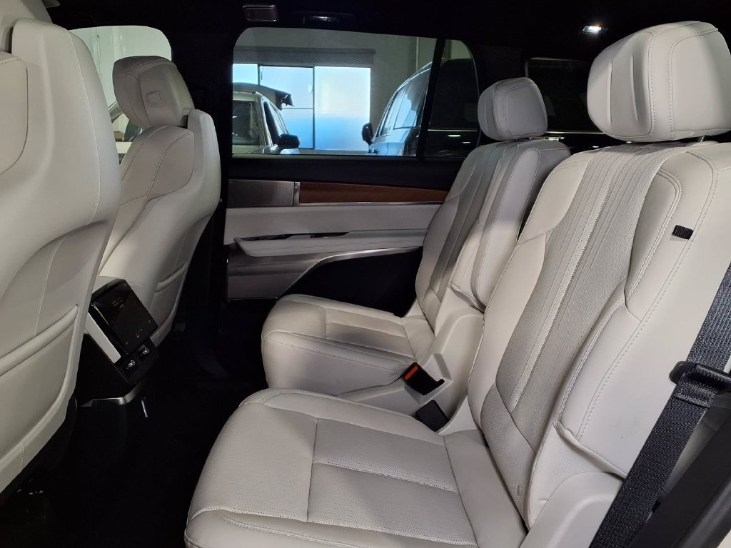 New 2027 Cadillac Vistiq Luxury AWD/4WD image 11