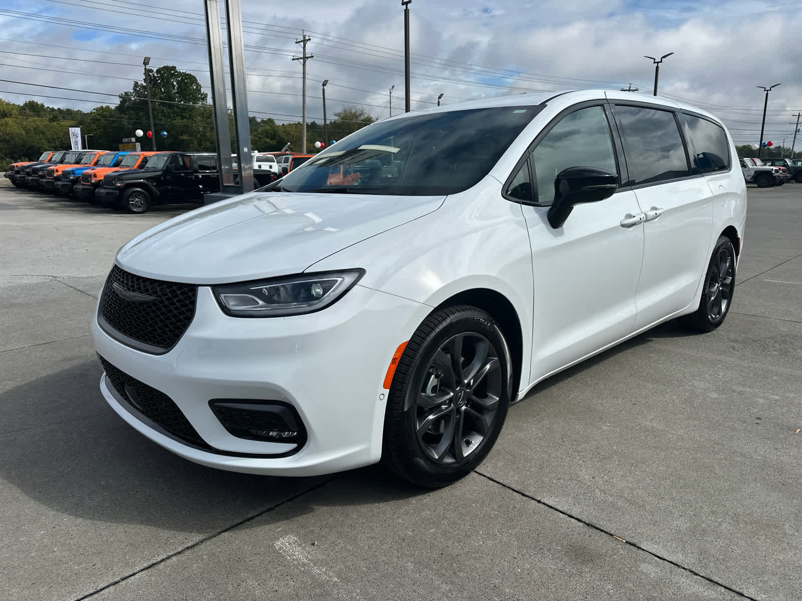 New 2026 Chrysler Pacifica Select image 1