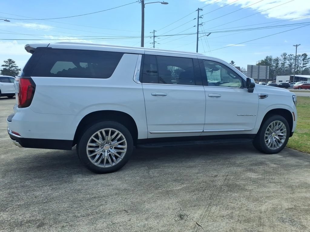 New 2026 GMC Yukon Denali w/ Denali Reserve Package AWD/4WD image 8