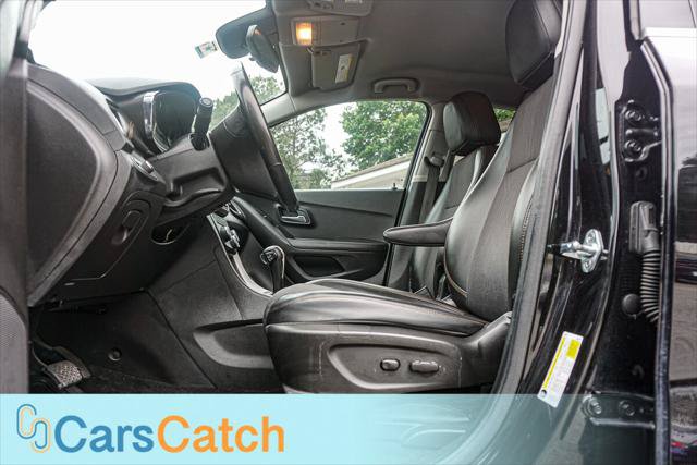 Used 2020 Chevrolet Trax LT w/ LT Convenience Package FWD image 17
