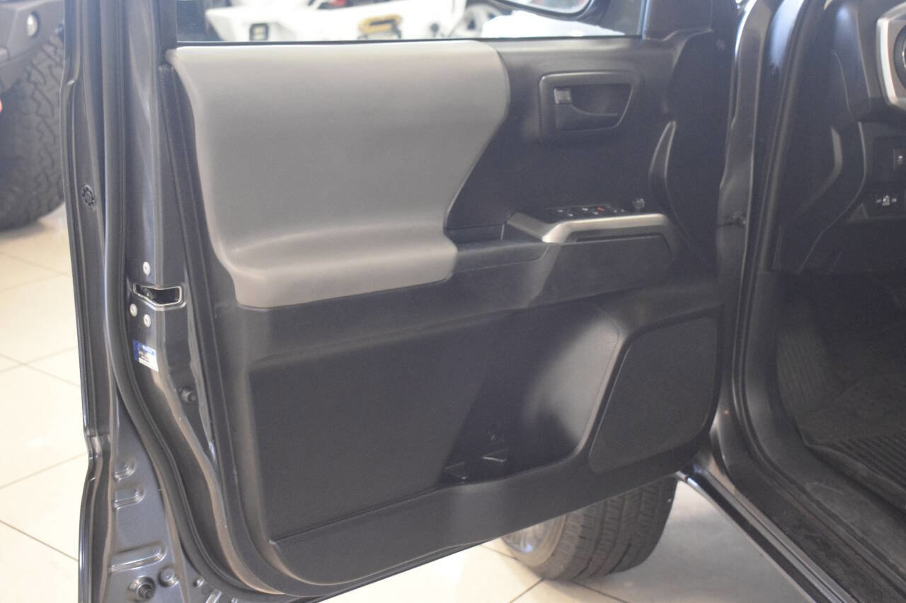 Used 2020 Toyota Tacoma SR5 image 32