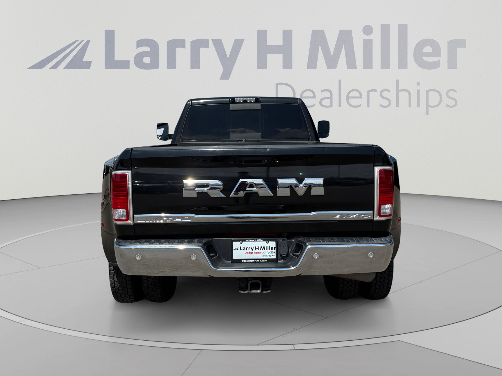 Used 2018 RAM 3500 Laramie Longhorn w/ Max Tow Package AWD/4WD image 4