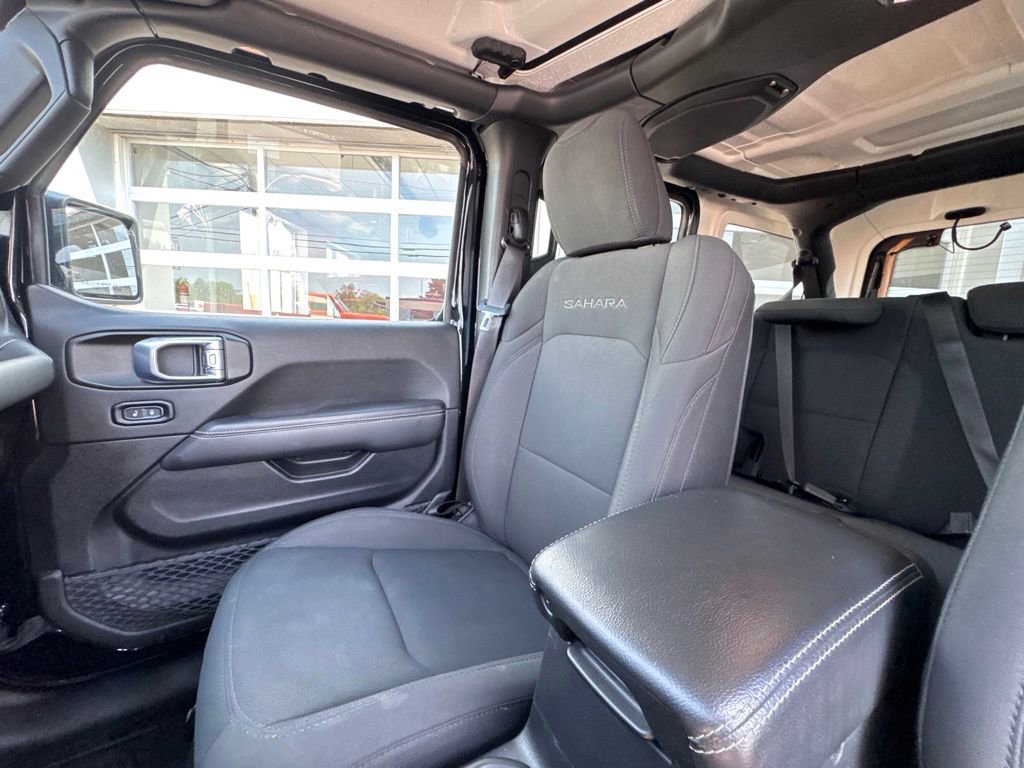Used 2023 Jeep Wrangler Unlimited Sahara AWD/4WD image 18