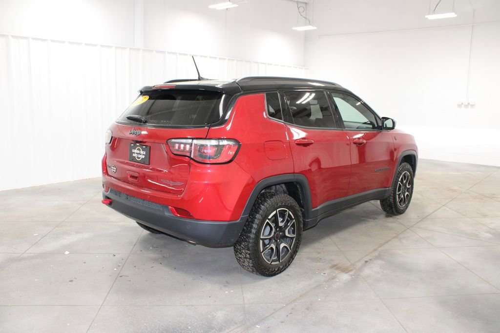 Used 2025 Jeep Compass Trailhawk AWD/4WD image 9