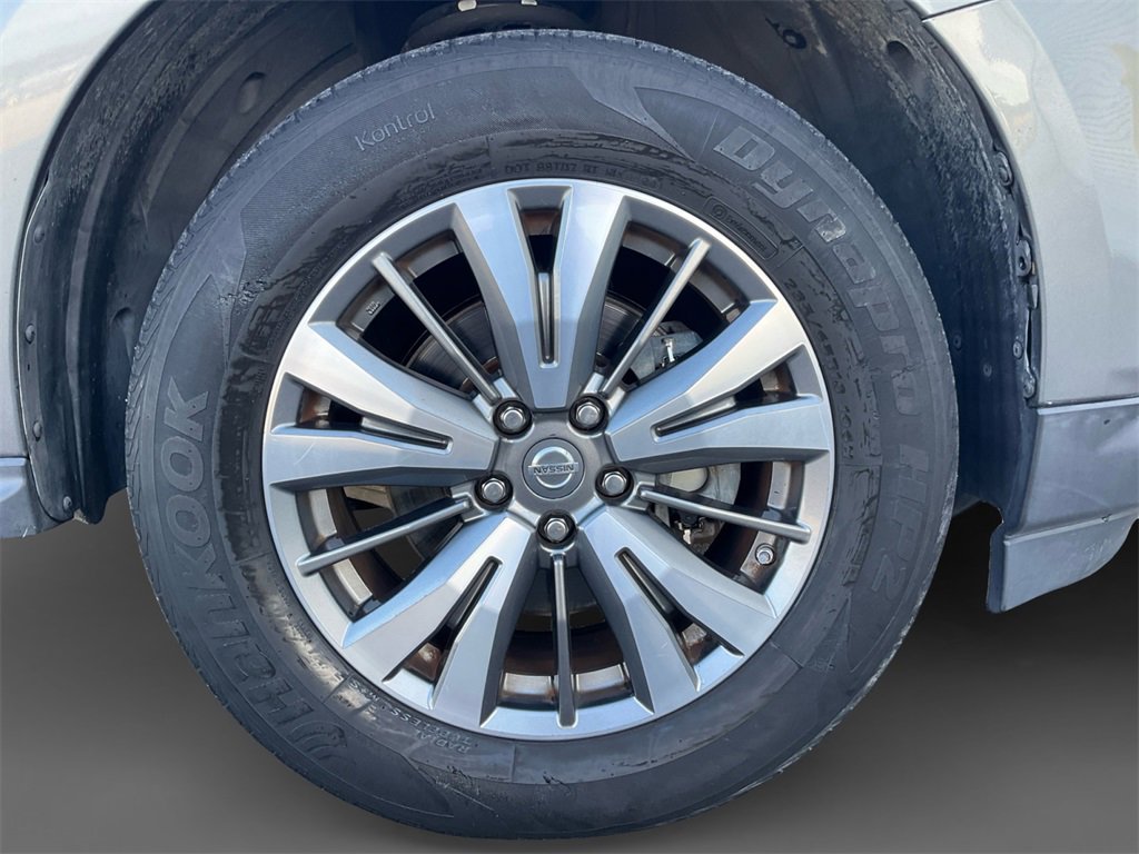 Used 2018 Nissan Pathfinder SL image 16