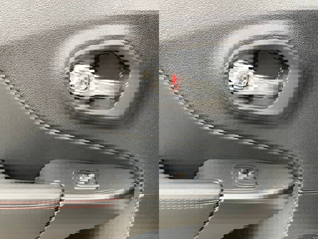 Used 2022 Jeep Cherokee Trailhawk image 11