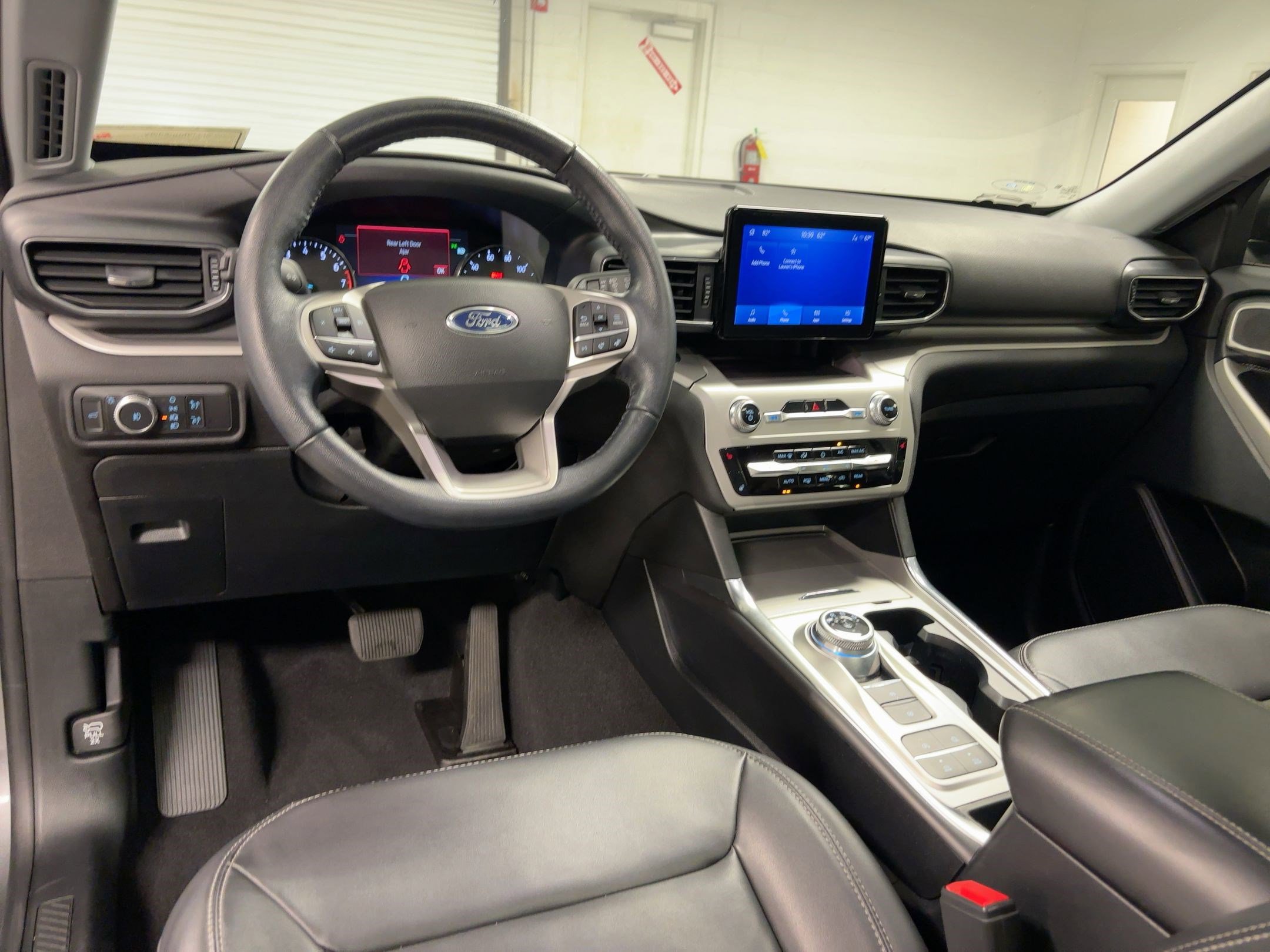 Used 2022 Ford Explorer XLT w/ Equipment Group 202A image 28