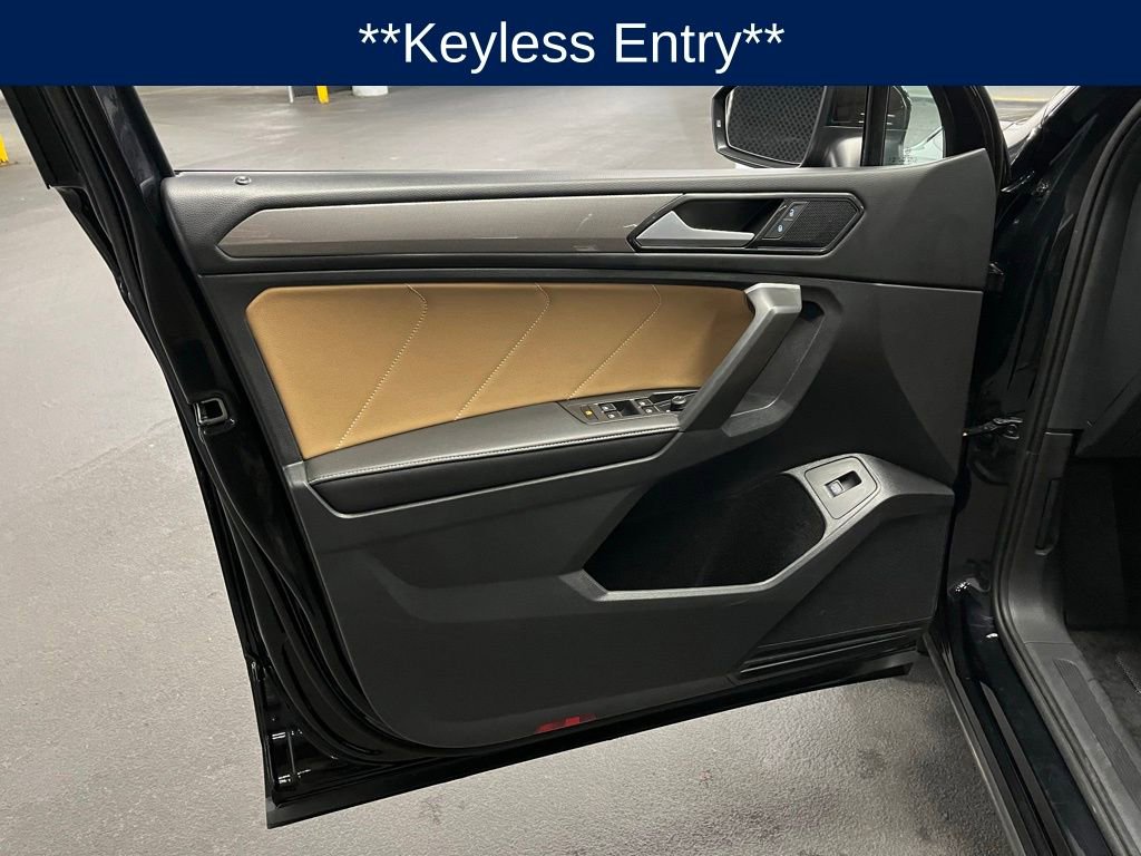 Used 2024 Volkswagen Tiguan SE w/ Panoramic Sunroof Package image 16