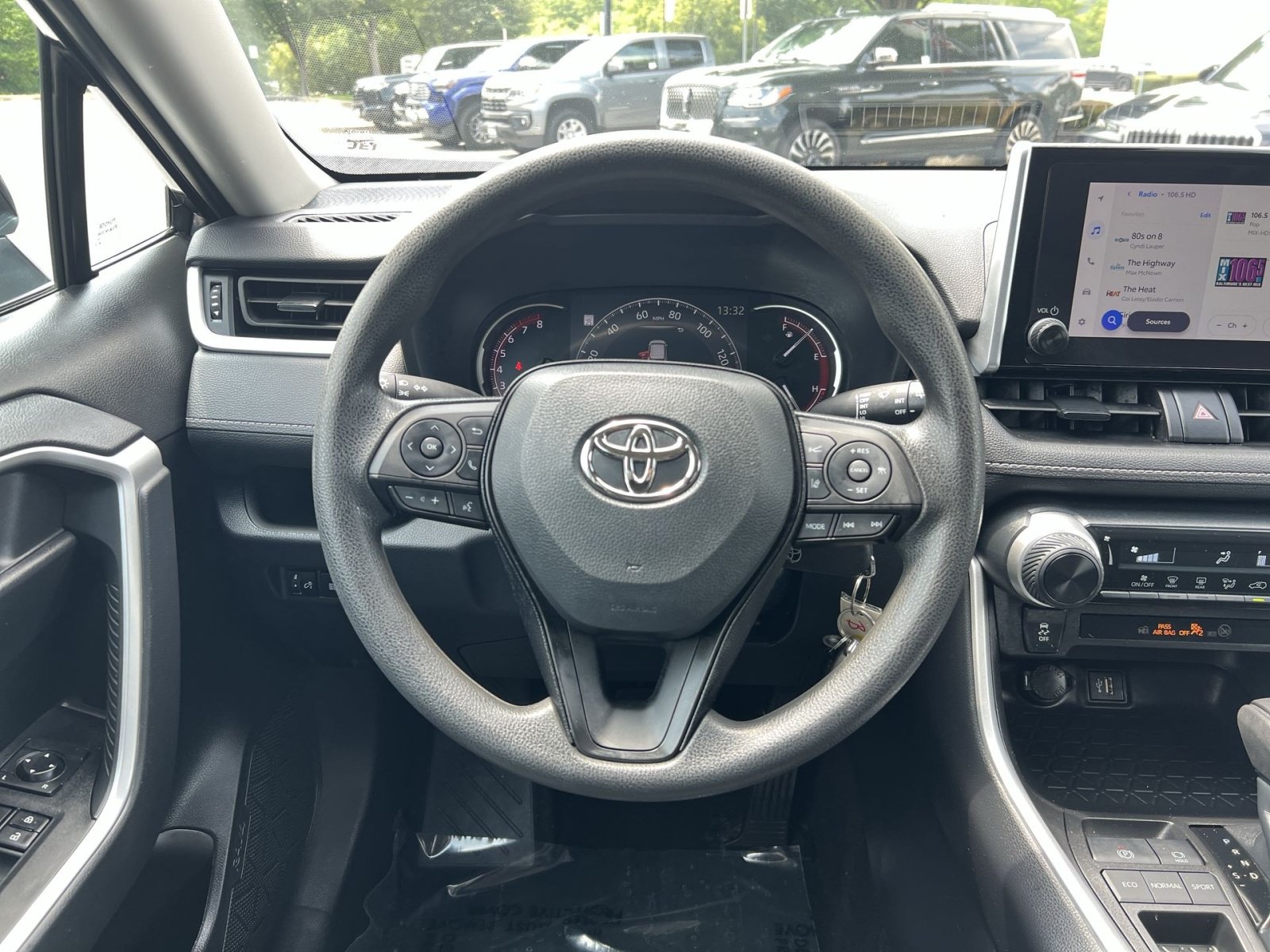 Used 2023 Toyota RAV4 LE FWD image 15