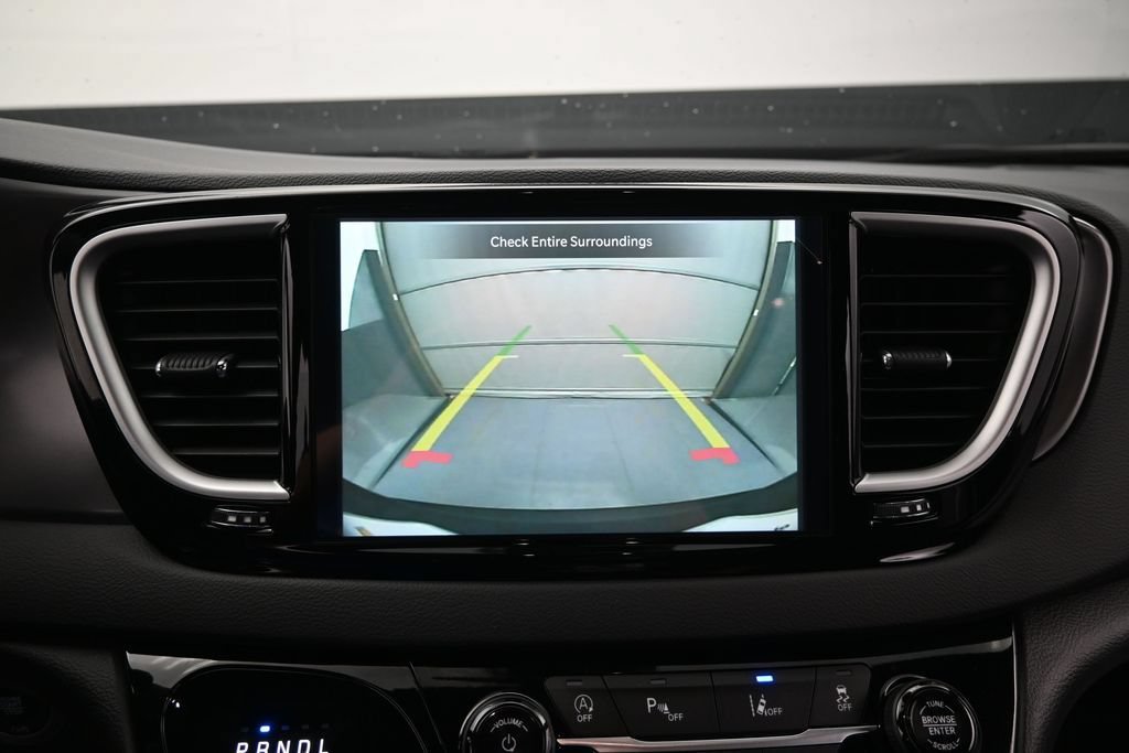 Used 2026 Chrysler Voyager LX FWD image 18