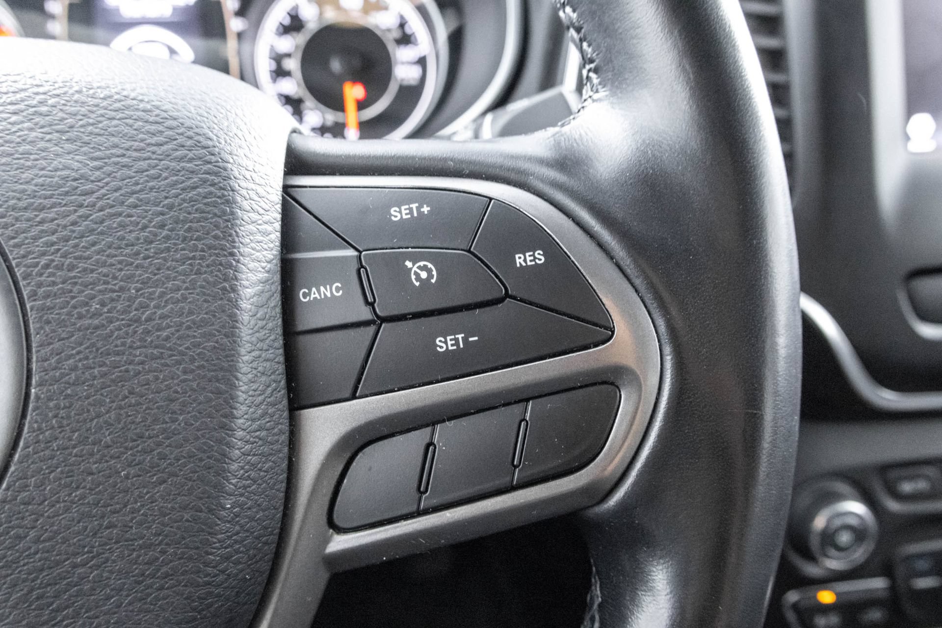 Used 2021 Jeep Cherokee Latitude Plus FWD image 26