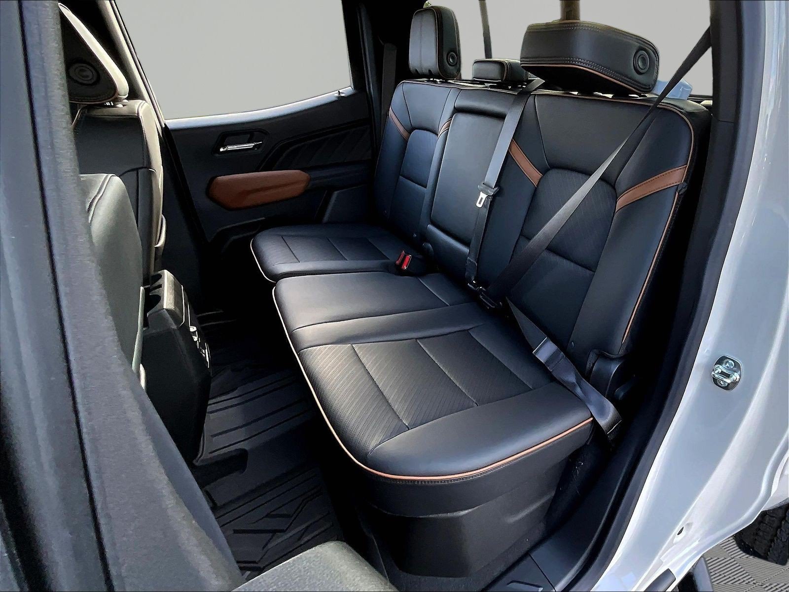 New 2026 GMC Canyon AT4 w/ Technology Plus Package AWD/4WD image 18