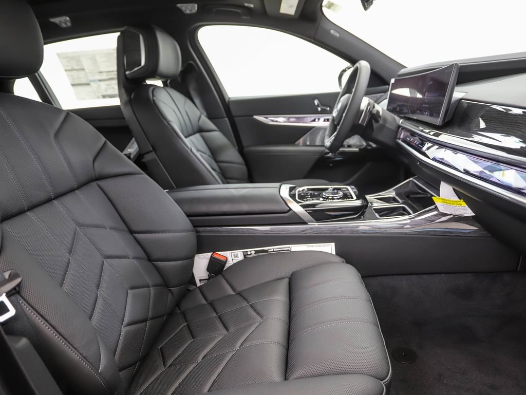 Used 2026 BMW 750e xDrive 750e xDrive w/ Executive Package image 32