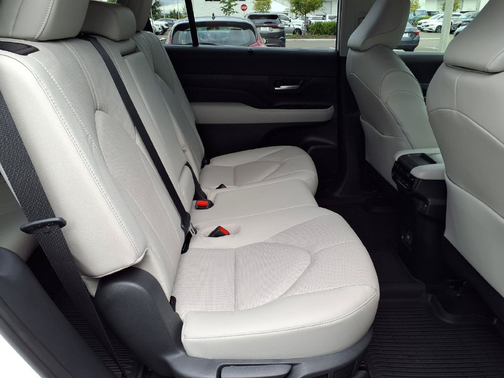 Used 2026 Toyota Grand Highlander AWD Hybrid image 17