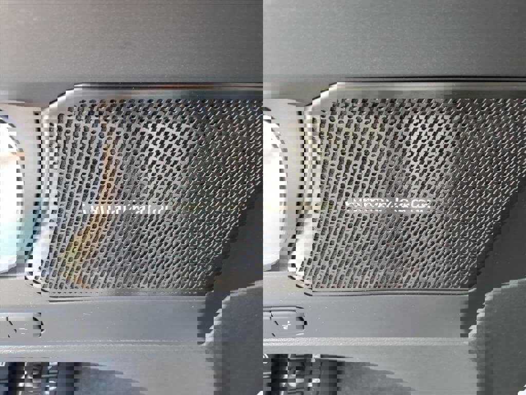 Used 2021 Volvo XC40 T5 R-Design w/ Climate Package image 15