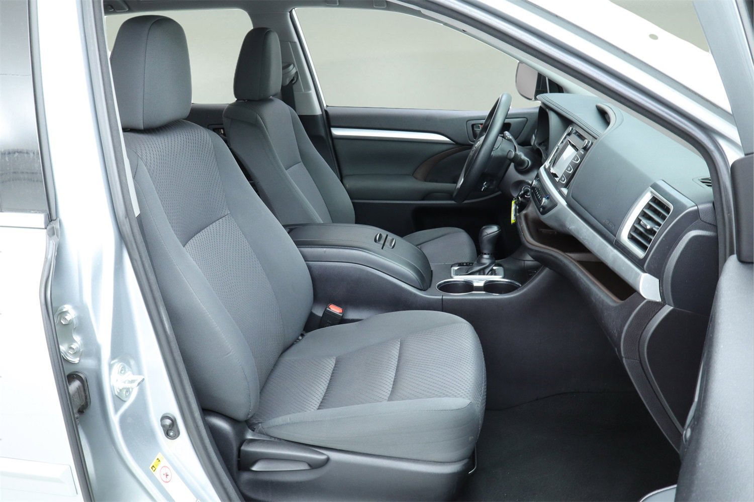 Used 2018 Toyota Highlander LE image 30