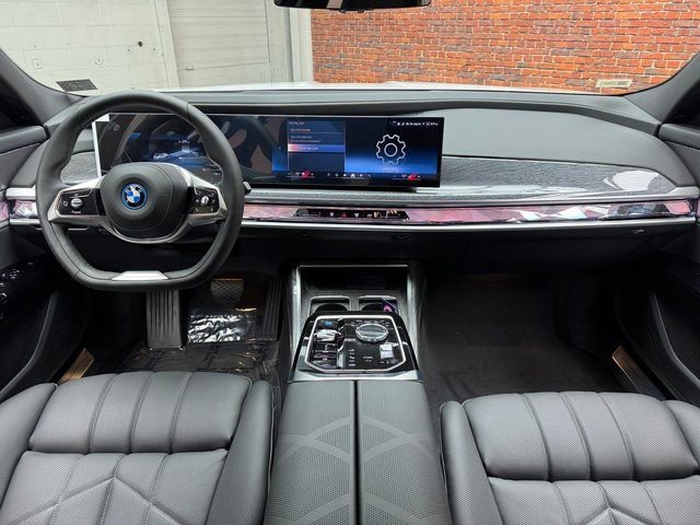 Used 2025 BMW i7 eDrive50 w/ Premium Package image 12